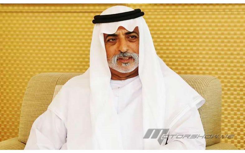 سيارة تصطدم بطائرة وزير الثقافة الإماراتي الشيخ نهيان بن مبارك آل نهيان