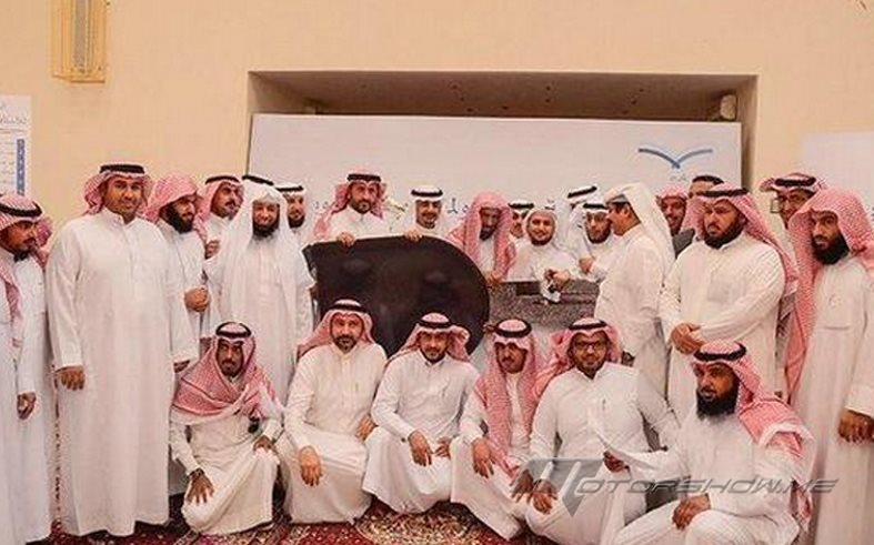 ماذا أهدى هؤلاء التلاميذ في السعودية أستاذهم ؟