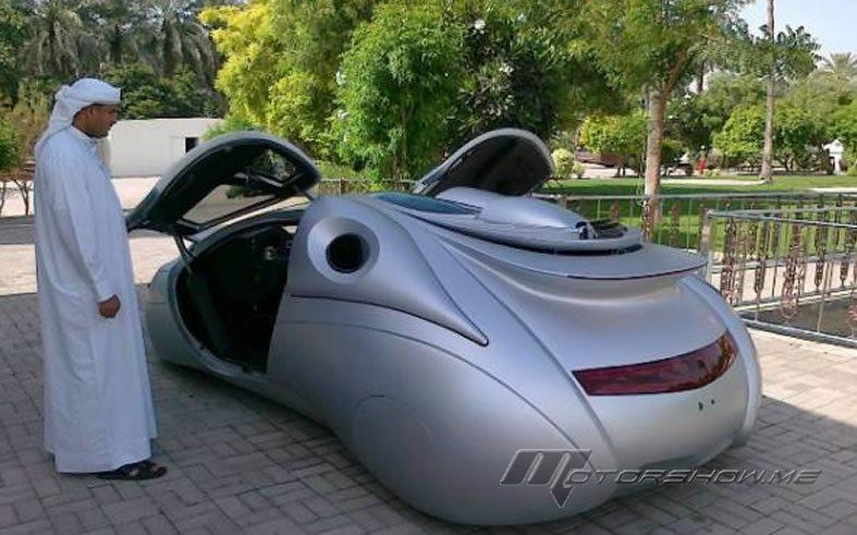 ميكانيكي يصنع مركبات فضائية من السيارات العادية