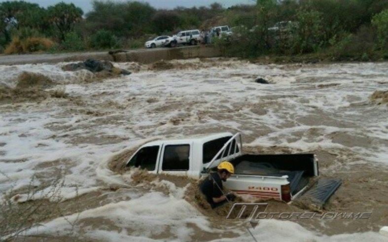 جرفت السيول سيارته في السعودية فماذا حصل له؟ 