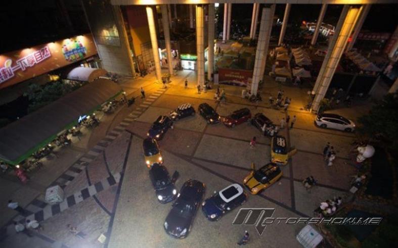 طلب يدها مستعملا أسطول من أفخم السيارات الفارهة