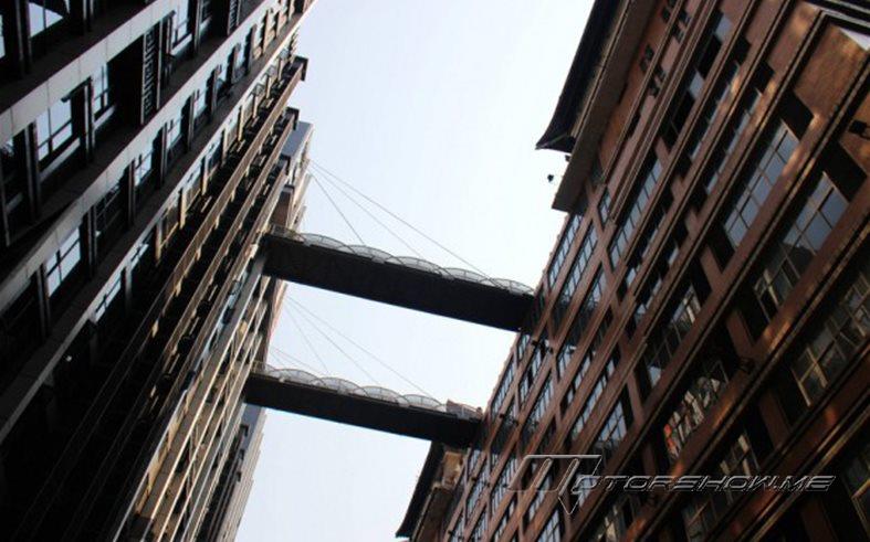 بالصور: جسر للمشاة يعلو 216 قدما عن الارض