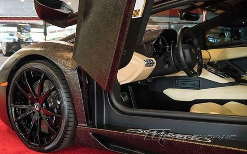 بالصور: لامبورغيني افنتادور مغطاة بجلد الأفعى وبسعر مخيف... إليكم مالكها!