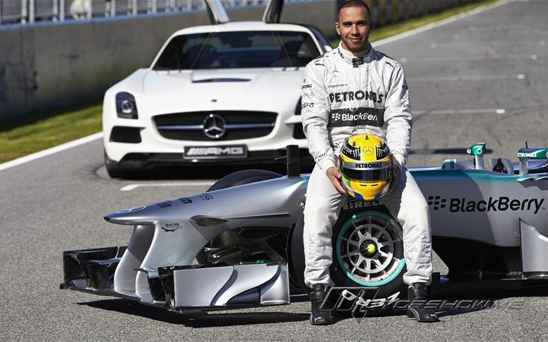 اكتشف ما هي الصورة لبطل العالم في سباقات الفورمولا1 التي تم تداولها بشكل رهيب