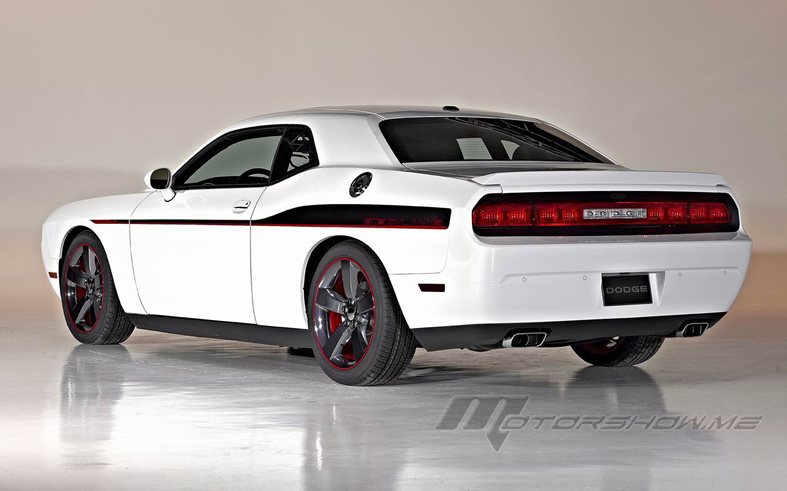 دودج تشالنجر ودودج تشالنجر هلكات تواصلان إثارة عشاق دودج بأداء من الطراز العالمي ومميزات سيارة العضلات العصرية