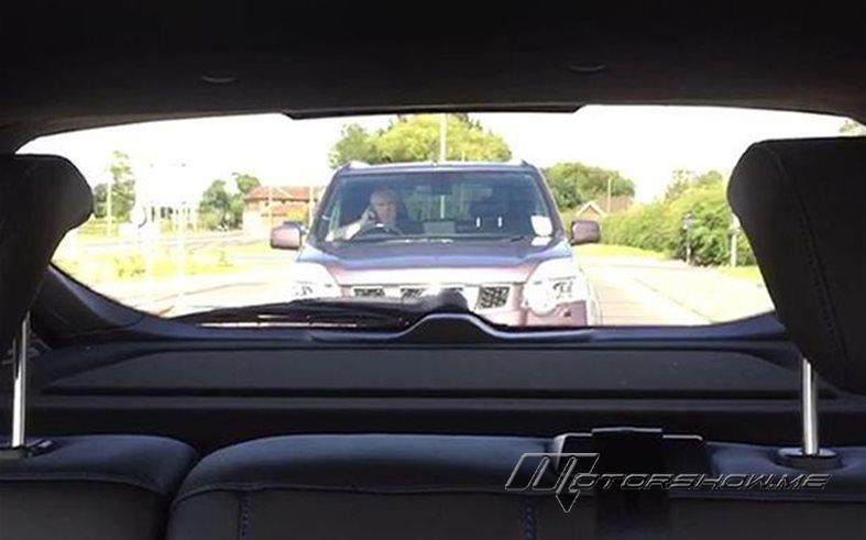 فيديو لضابط داخل السيارة ضجّ مواقع التواصل الاجتماعي... لماذا؟