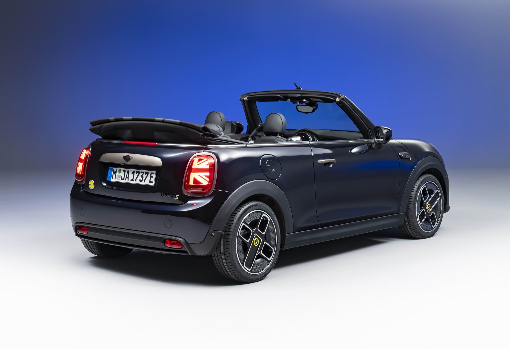 Introducing The First All Electric MINI Cooper SE Convertible