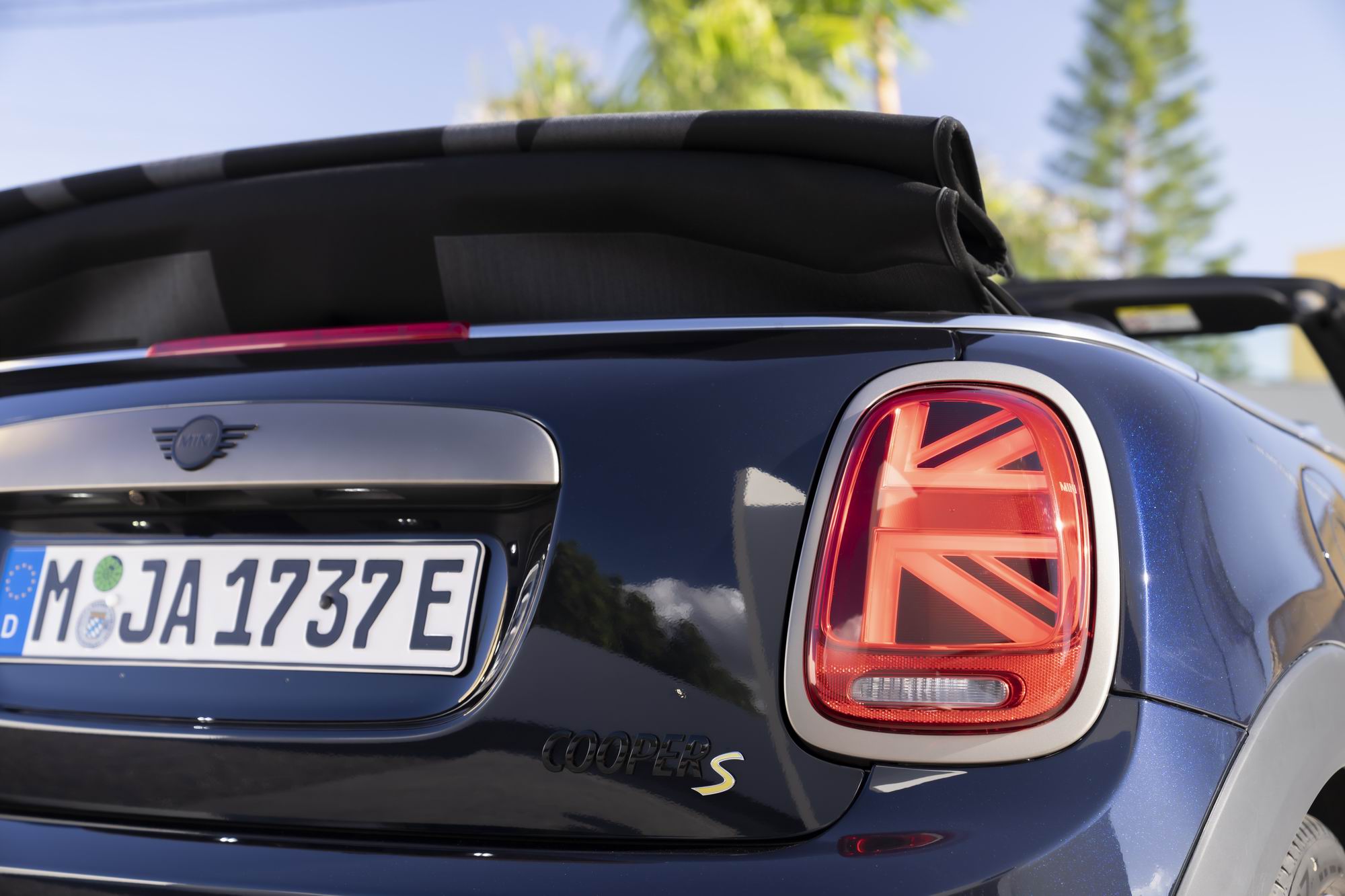 Introducing The First All Electric MINI Cooper SE Convertible