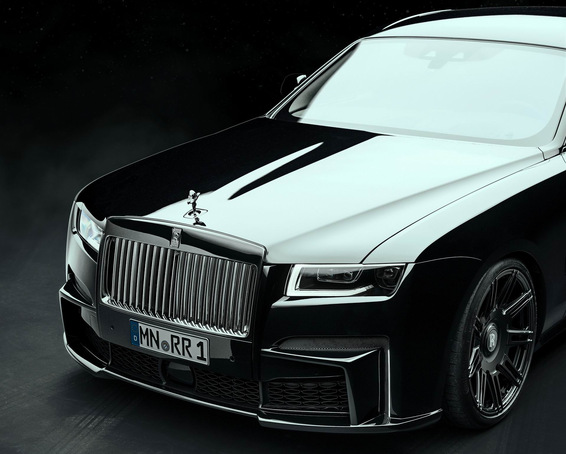 Oct 24 2018 2010 RollsRoyce Ghost comes equipped with a 40 liter boxer  6 520 hp in lizard green Stock Photo  Alamy