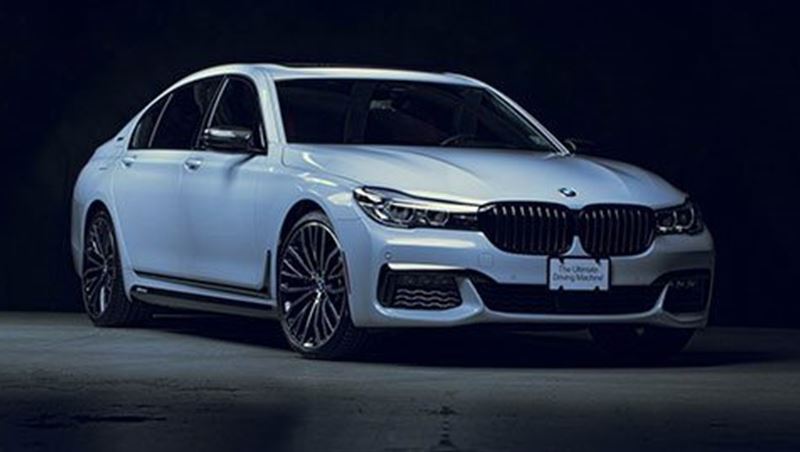 2018 BMW 740e xDrive iPerformance مع M Performance Parts