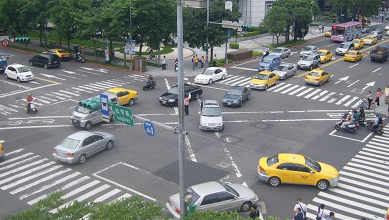 Traffic Light is Green but the Road is Blocked