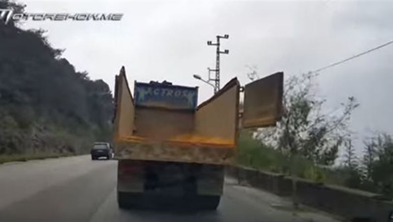 Truck Cargo Gate Swinging