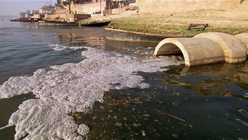  Don’t Litter in Rivers and Lakes