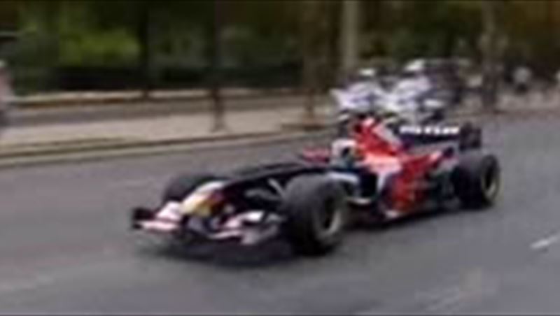 Sebastien Bourdaix driving 2 CV and F1 in Paris